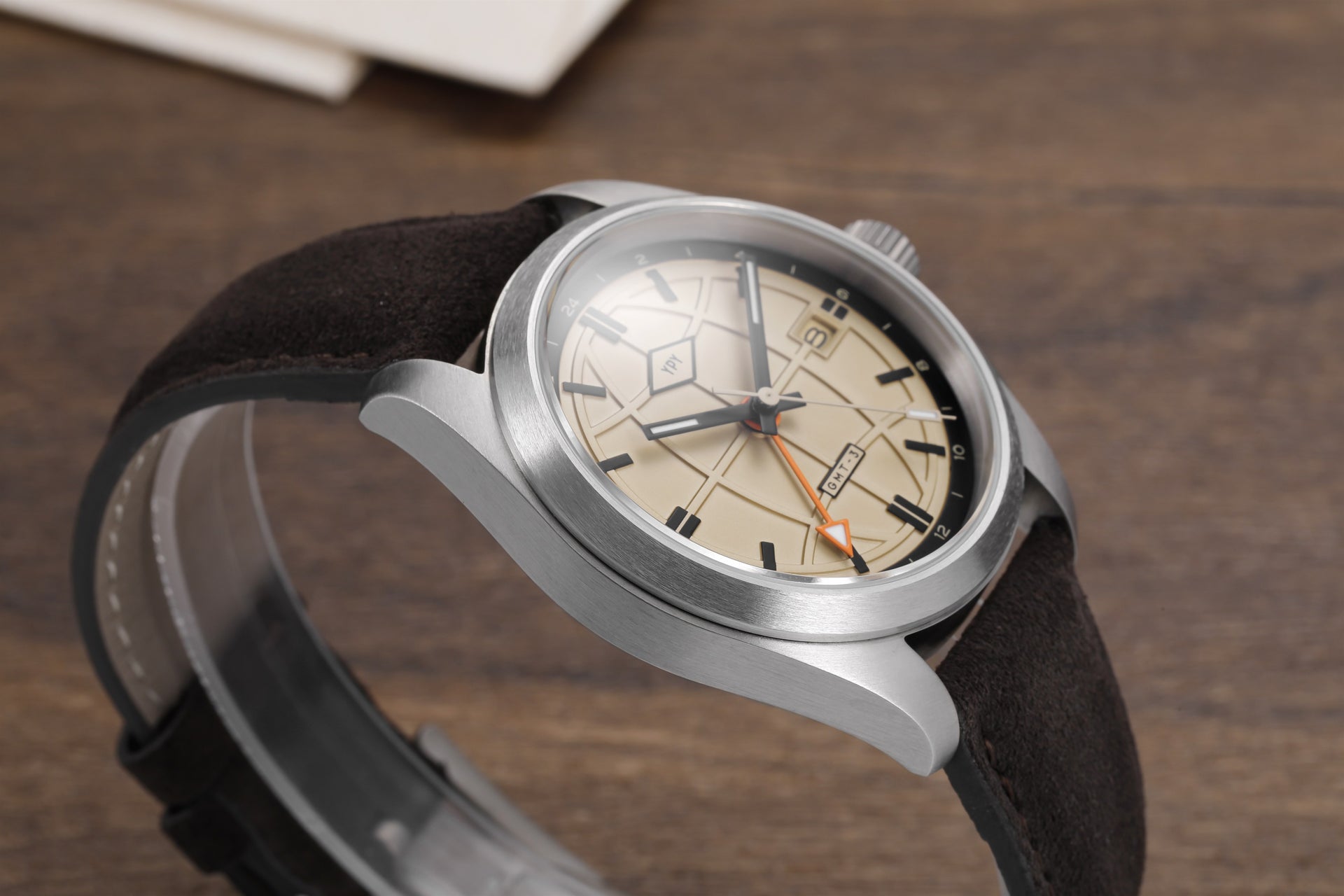 Relógio GMT-3 — foto de estúdio — E6A9610