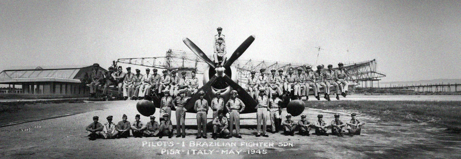 Pilotos do 1º Grupo de Aviação de Caça do Brasil
